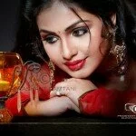 அவள் வாயால் கவ்வி பிடித்து உறிய ஆரம்பித்தாள்
